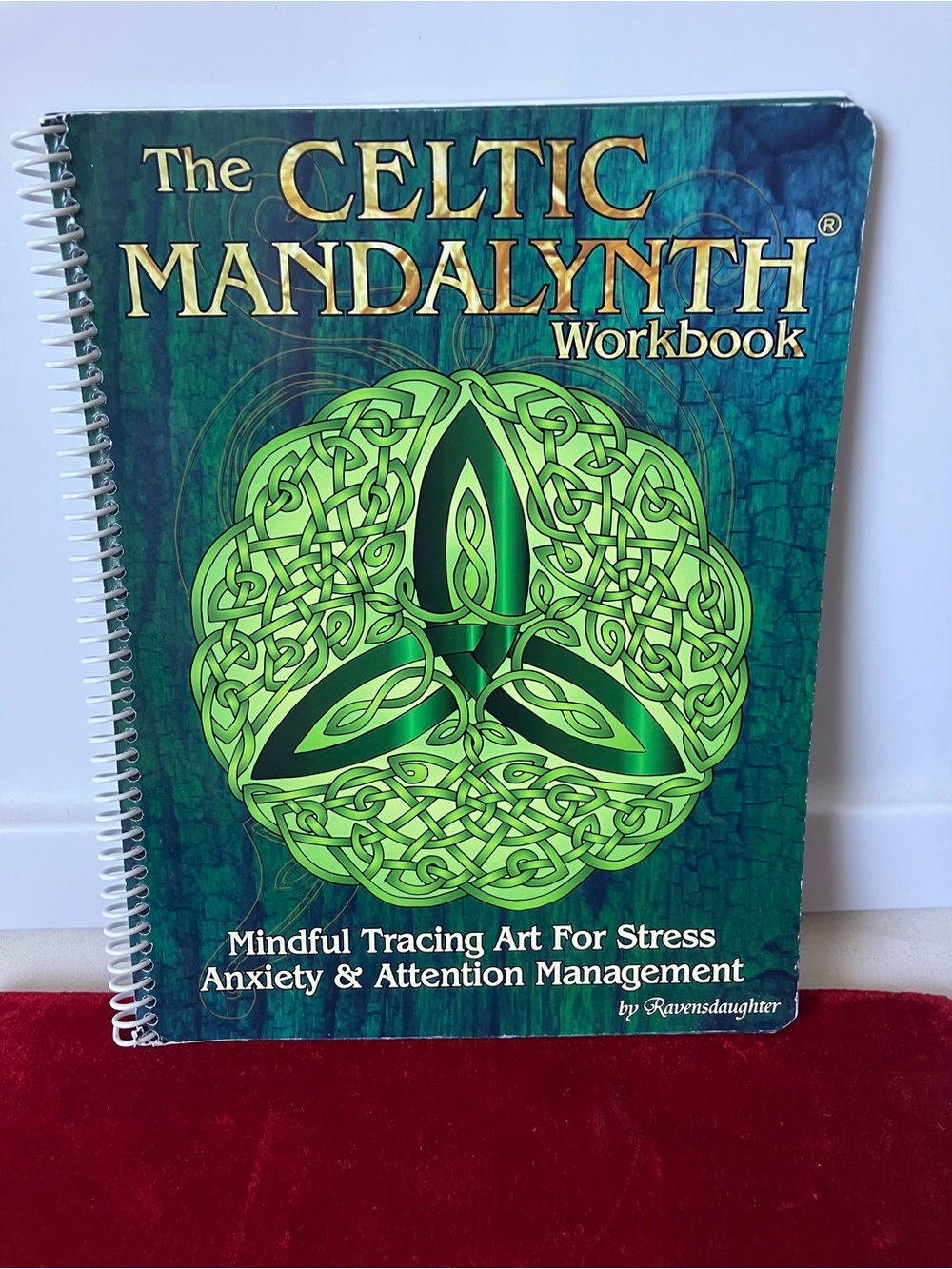 The Celtic Mandalynth Workbook: Mindful Tracing Art for Stress, Anxiety and A...